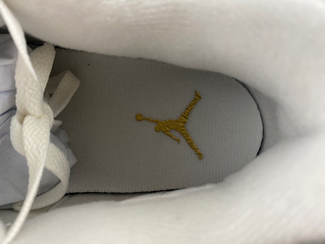 Pure Money / Metallic Gold AJ4 photo 4