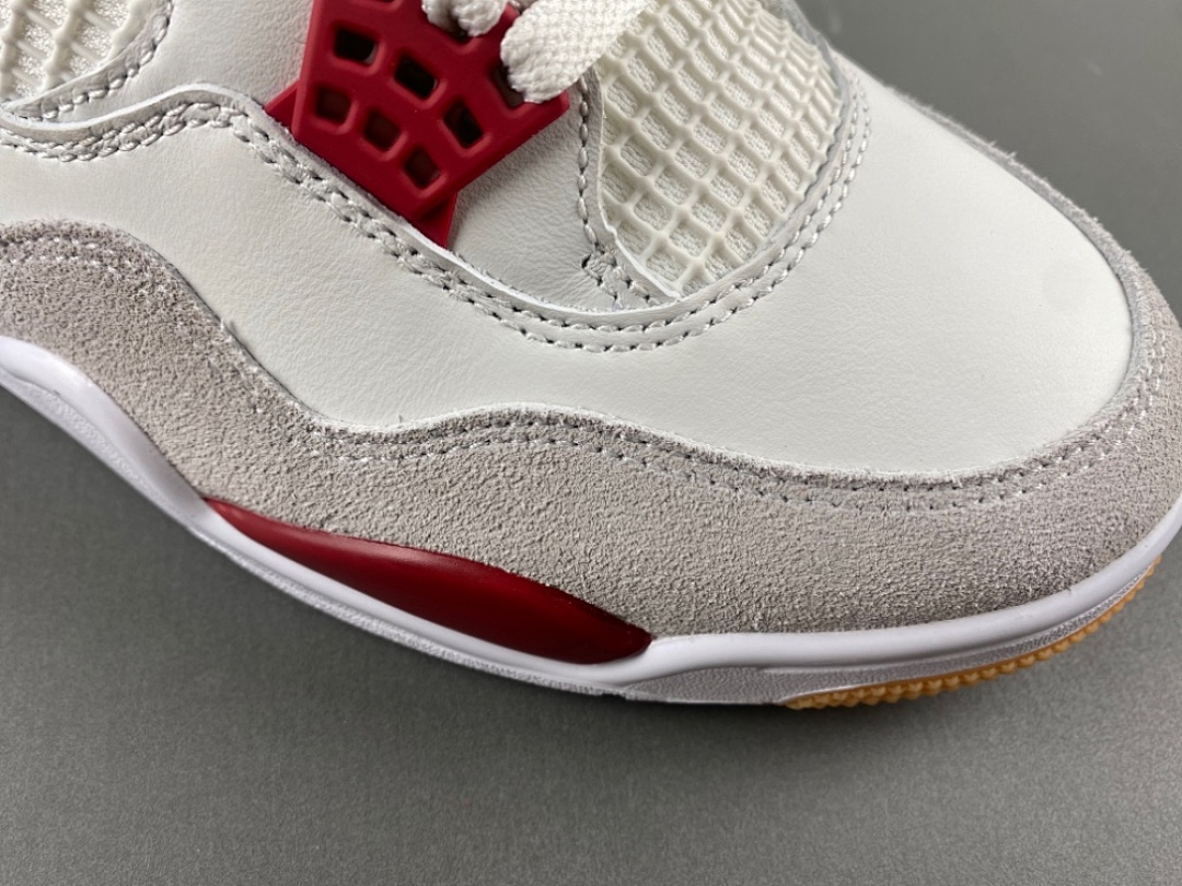 SB Varsity Red AJ4 photo 10
