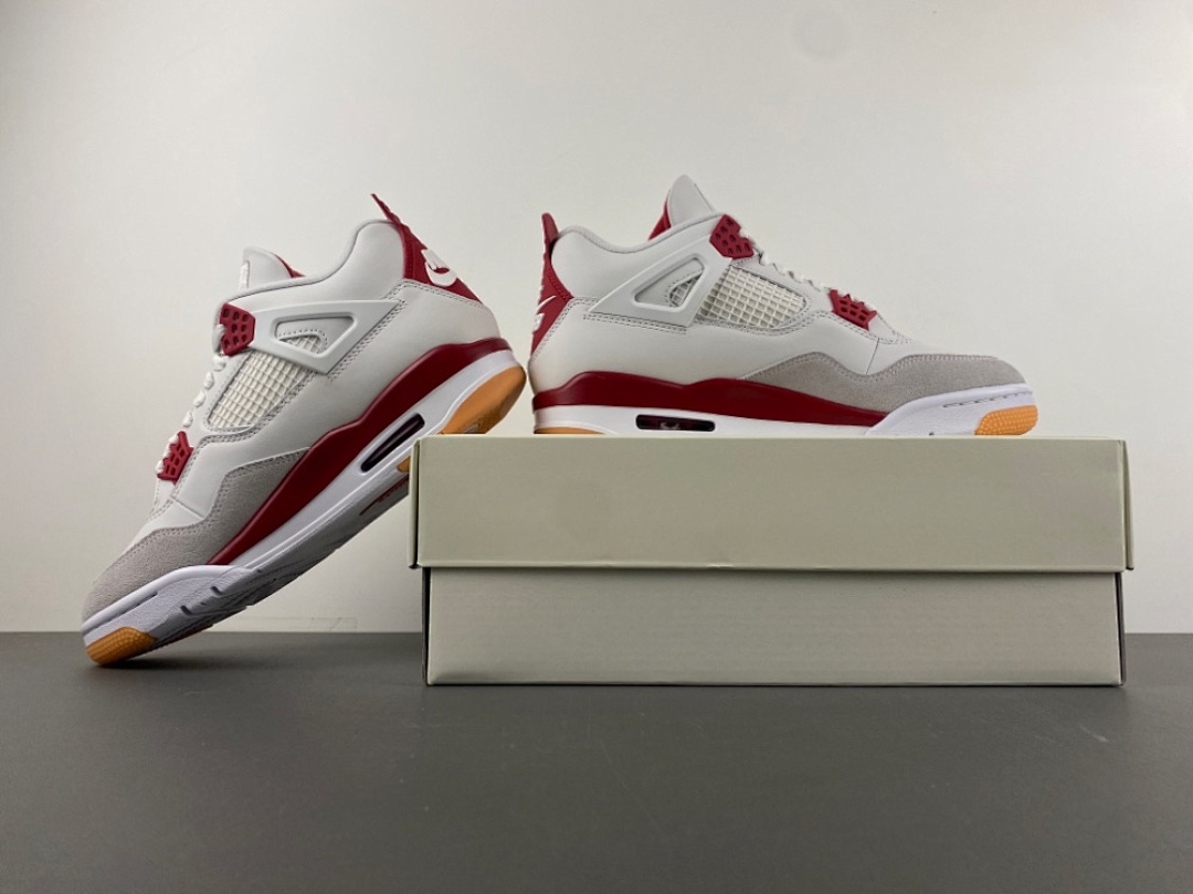 SB Varsity Red AJ4 photo 4