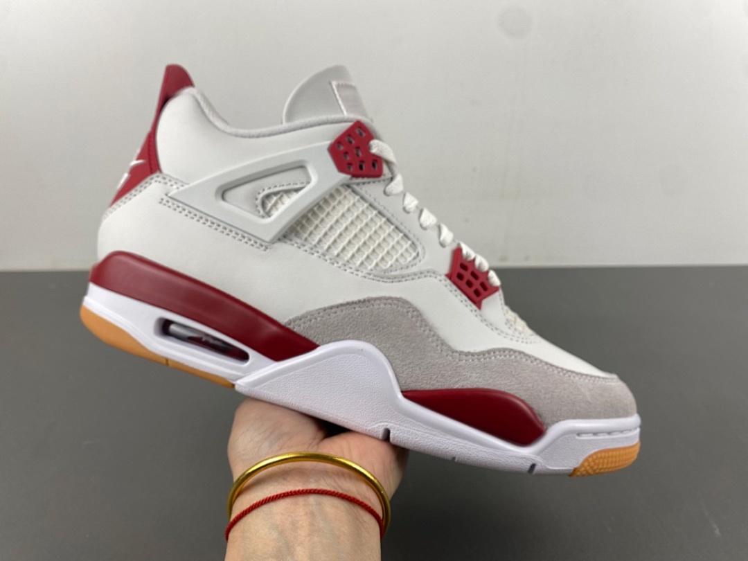 SB Varsity Red AJ4 photo 6
