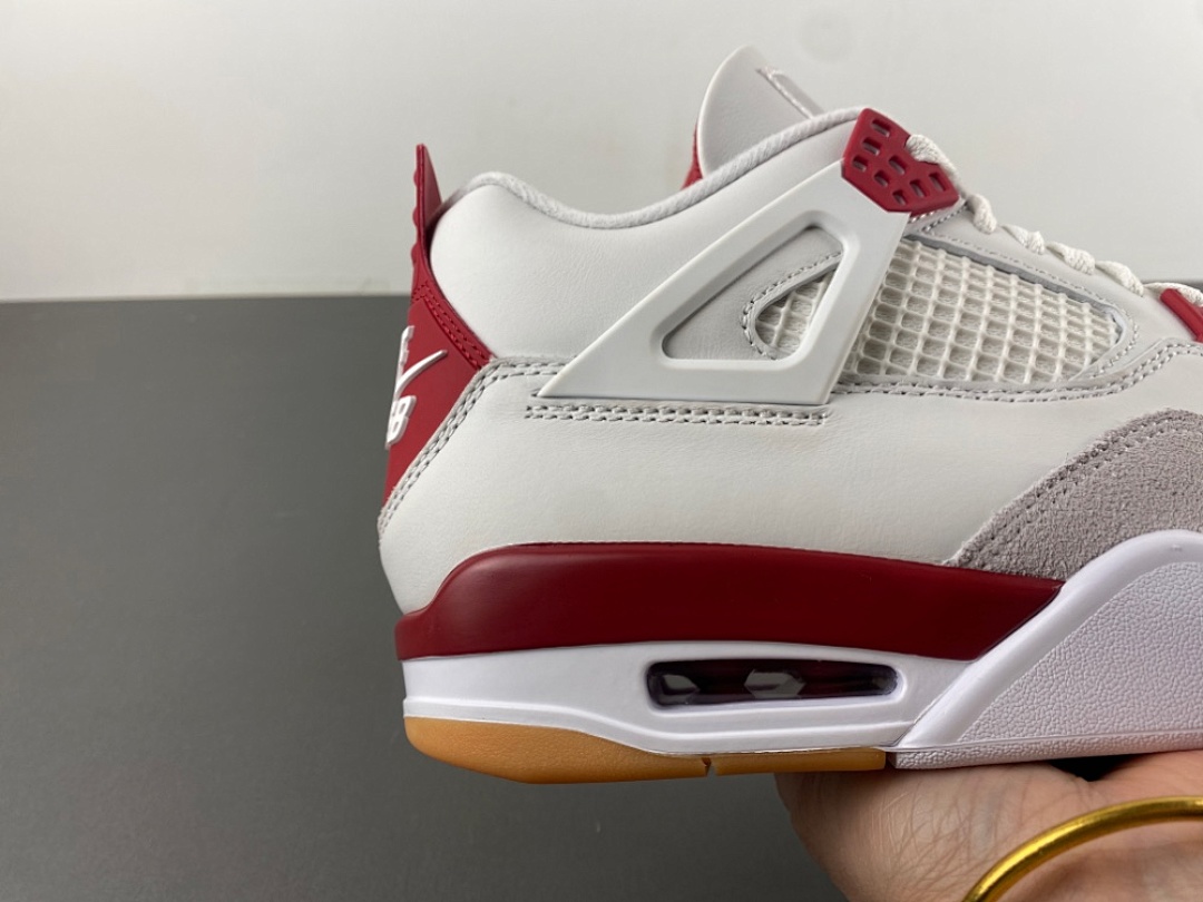 SB Varsity Red AJ4 photo 7