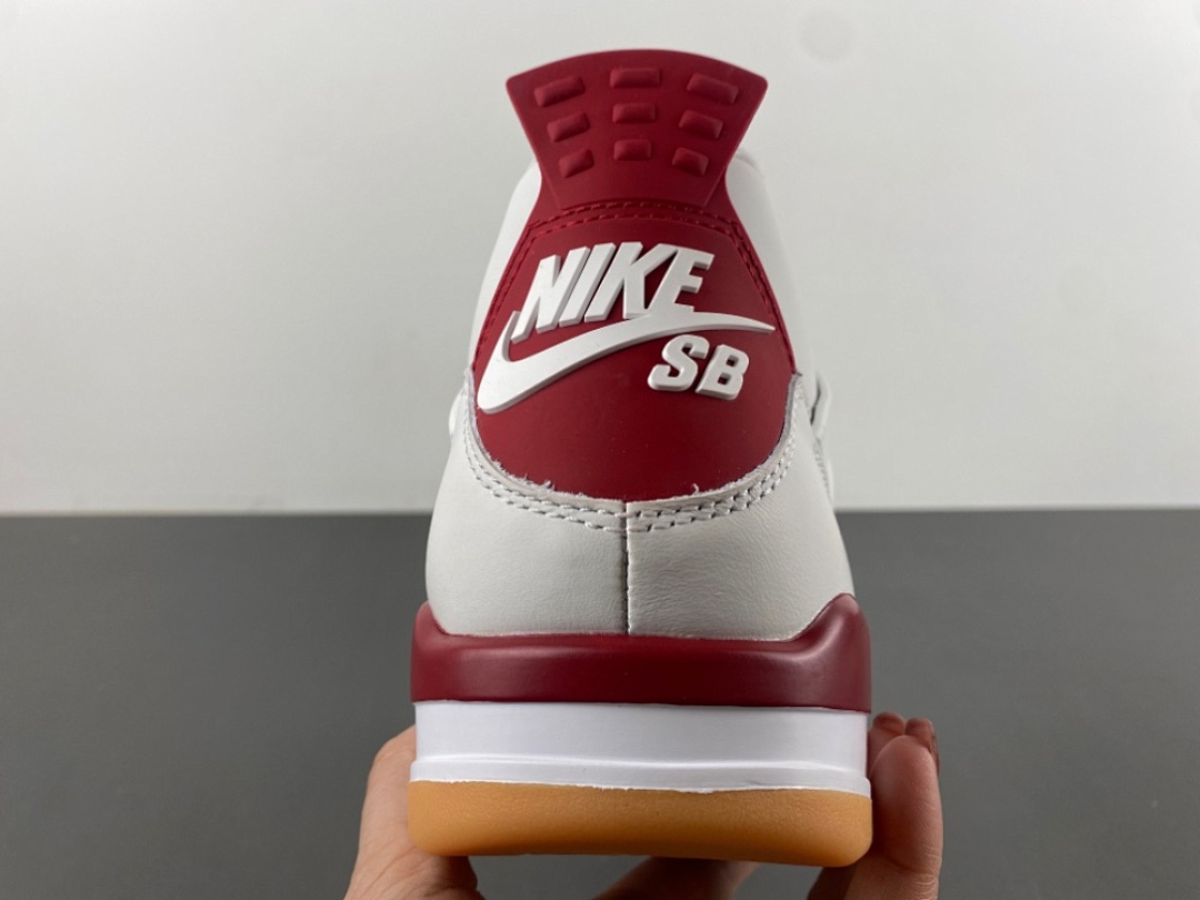 SB Varsity Red AJ4 photo 8