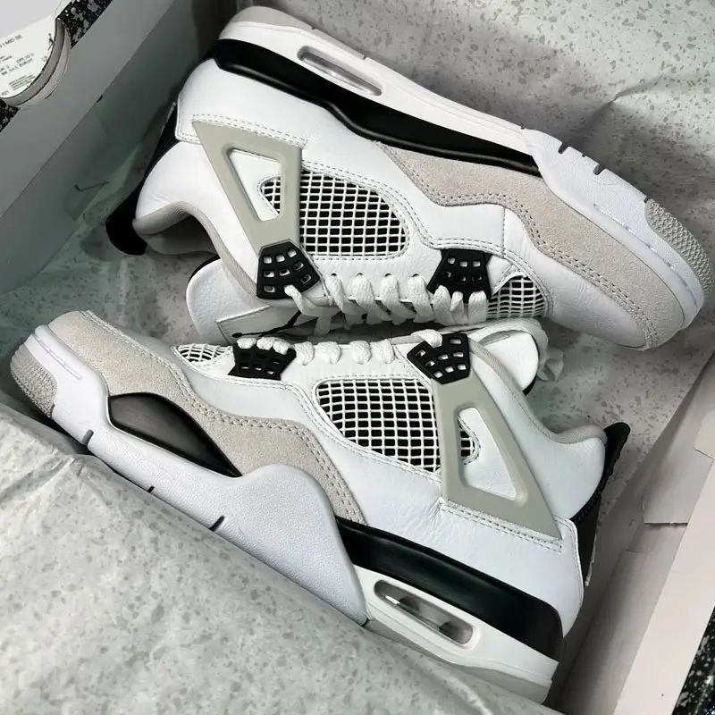Air Jordan 4 Undefeated rep